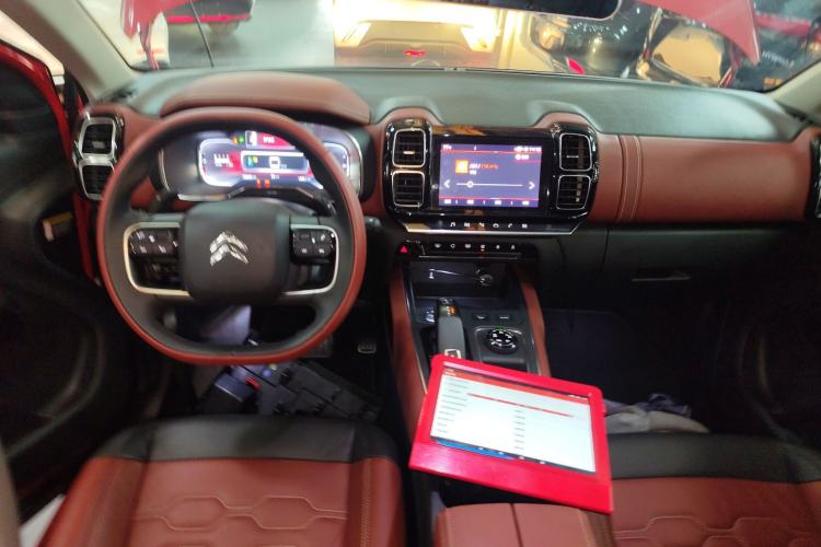 Used Citroen C5 AIRCROSS 2017 380THP Luxury Model Center Console