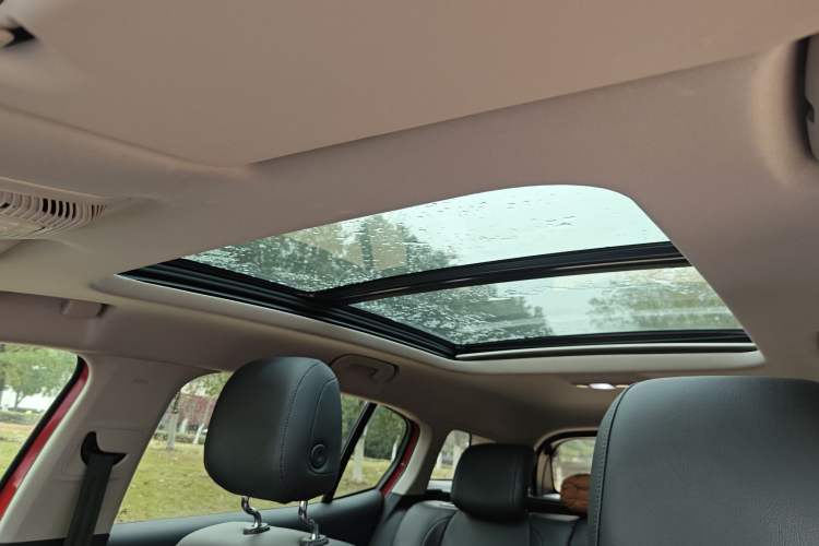 Used Citroen C5 AIRCROSS 2017 380THP Luxury Model Headliner