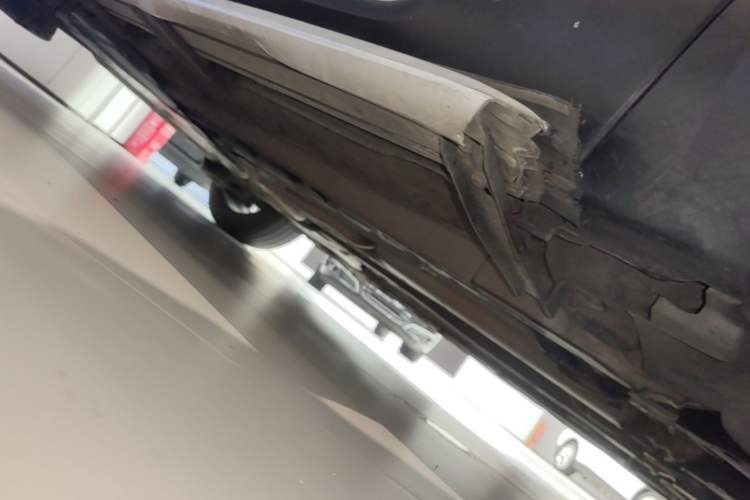 Used Citroen C5 AIRCROSS 2017 380THP Luxury Model Right Side Sill