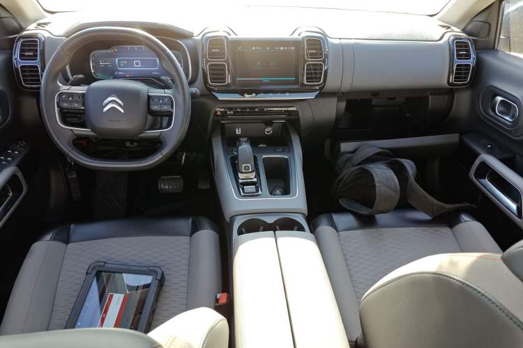 Used Citroen C5 AIRCROSS 2018 350THP Enjoyment Version Center Console