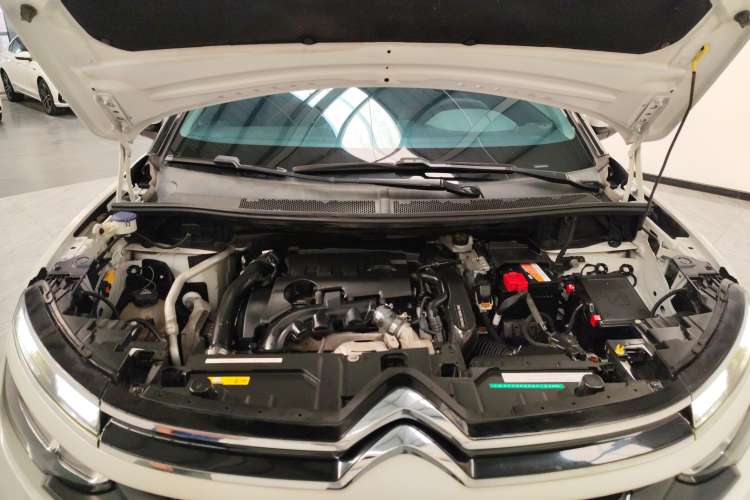 Used Citroen C5 AIRCROSS 2018 350THP Enjoyment Version Engine Bay