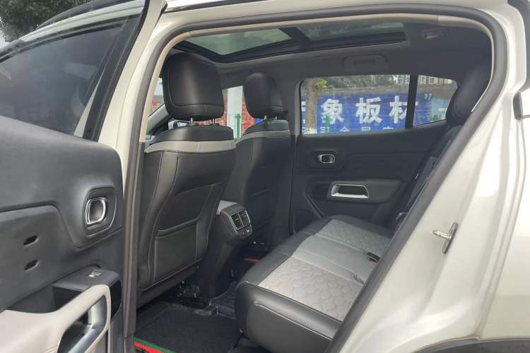 Used Citroen C5 AIRCROSS 2018 350THP Enjoyment Version Interior 3