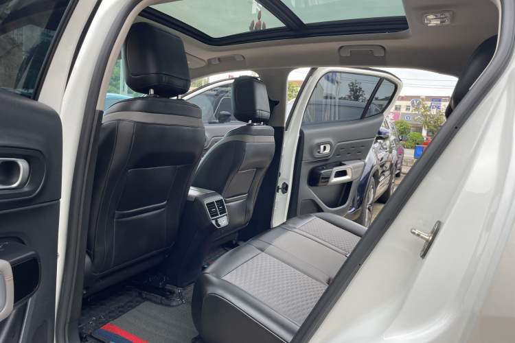Used Citroen C5 AIRCROSS 2018 350THP Enjoyment Version Interior 3