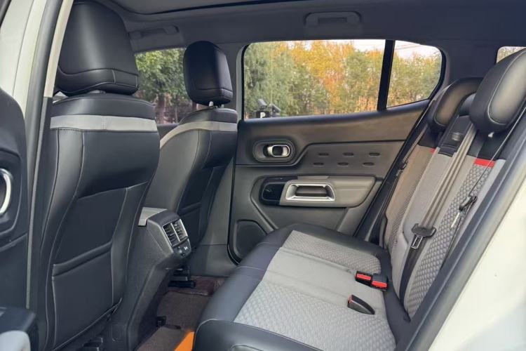 Used Citroen C5 AIRCROSS 2018 350THP Enjoyment Version Interior 3