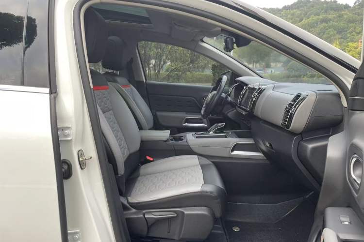 Used Citroen C5 AIRCROSS 2018 350THP Enjoyment Version Interior 5