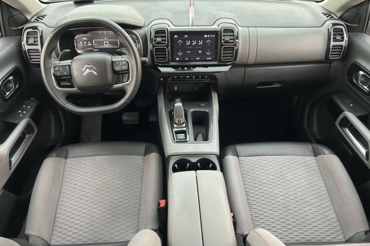 Used Citroen C5 AIRCROSS 2018 350THP Enjoyment Version Interior 8