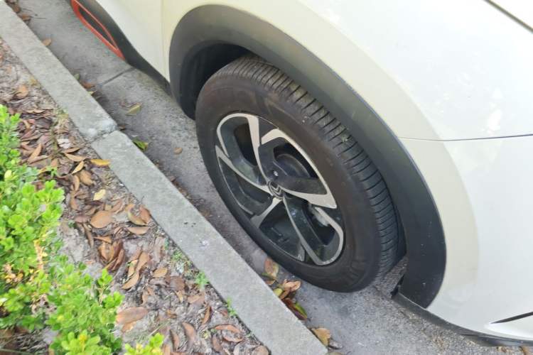 Used Citroen C5 AIRCROSS 2018 350THP Enjoyment Version Right Front Wheel Hub