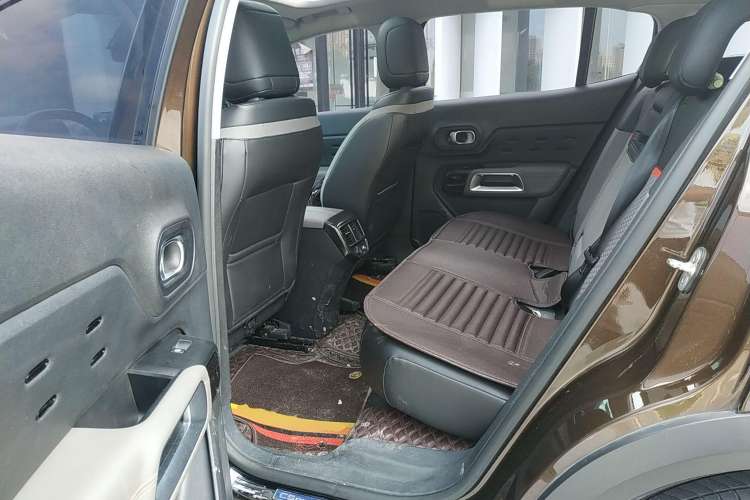 Used Citroen C5 AIRCROSS 2019 350THP Enjoyment Model China V Standard Interior 4