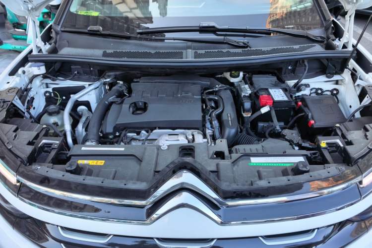 Used Citroen C5 AIRCROSS 2019 380THP Luxury Model China V Standard Engine Bay