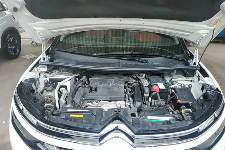 Used Citroen C5 AIRCROSS 2019 380THP Luxury Model China V Standard Engine Bay
