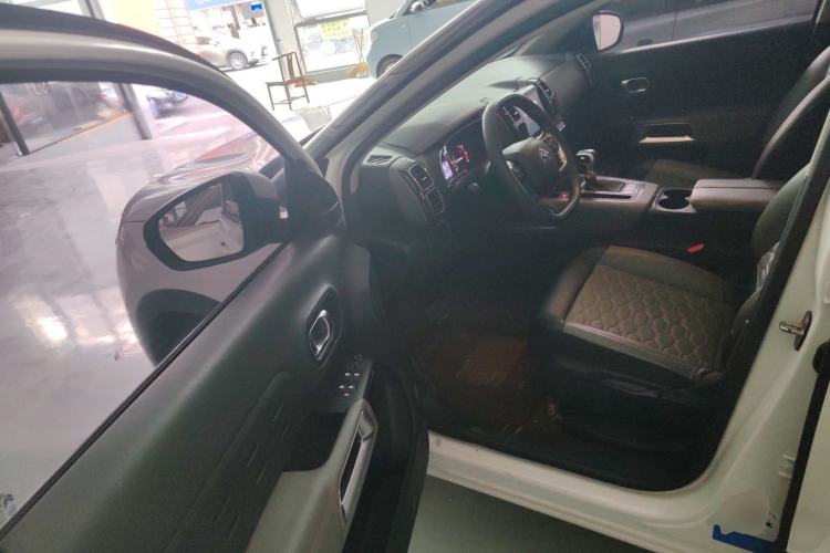 Used Citroen C5 AIRCROSS 2019 350THP Comfort Edition China V standard Interior 3