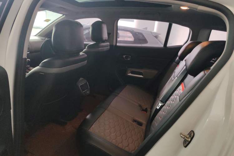 Used Citroen C5 AIRCROSS 2019 350THP Comfort Edition China V standard Interior 4