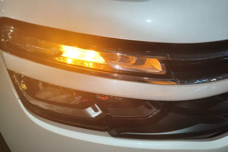 Used Citroen C5 AIRCROSS 2019 350THP Enjoyment Model China V Standard Right Front Headlight