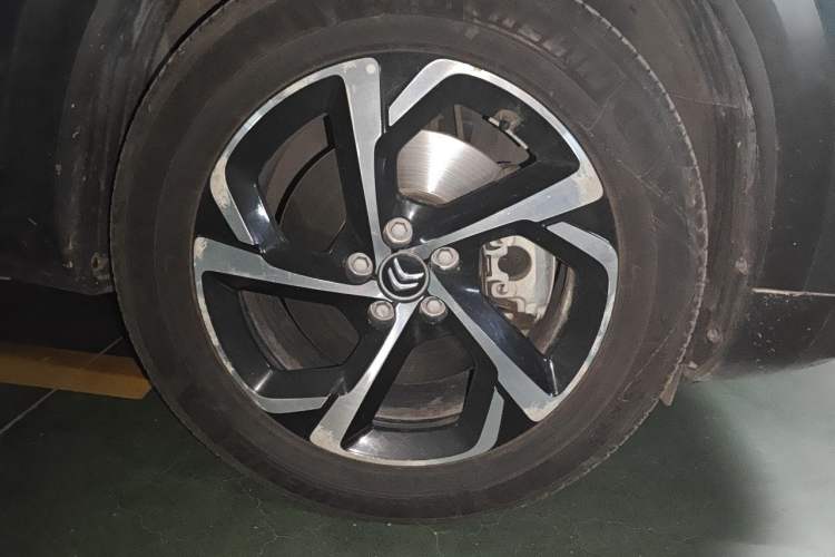 Used Citroen C5 AIRCROSS 2020 400THP Premium Edition Right Front Wheel Hub