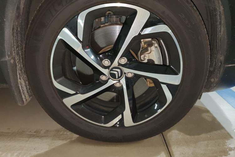 Used Citroen C5 AIRCROSS 2020 400THP Premium Edition Right Front Wheel Hub