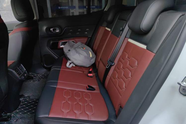 Used Citroen C5 AIRCROSS 2020 400THP Premium Edition Interior 4