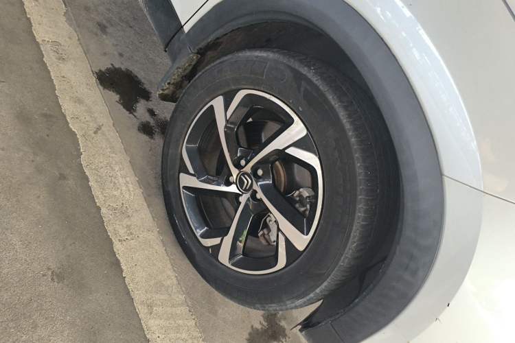 Used Citroen C5 AIRCROSS 2020 400THP Premium Edition Right Front Wheel Hub