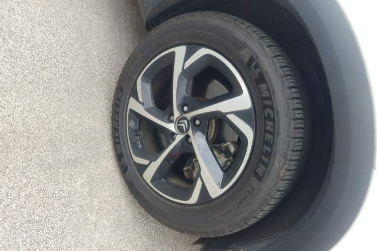 Used Citroen C5 AIRCROSS 2020 400THP Premium Edition Right Front Wheel Hub