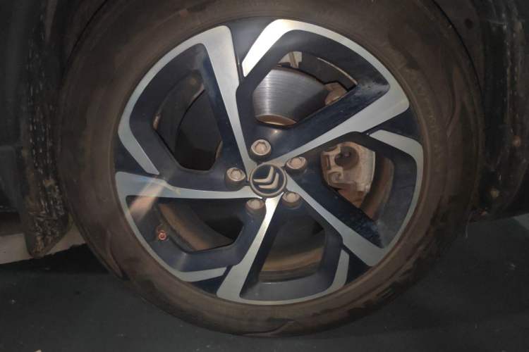 Used Citroen C5 AIRCROSS 2020 400THP Premium Edition Right Front Wheel Hub