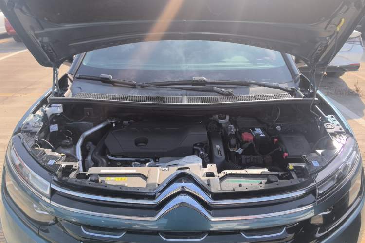 Used Citroen C5 AIRCROSS 2021 400THP Enjoyment Model Engine Bay