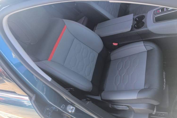Used Citroen C5 AIRCROSS 2021 400THP Enjoyment Model Right Front Seat