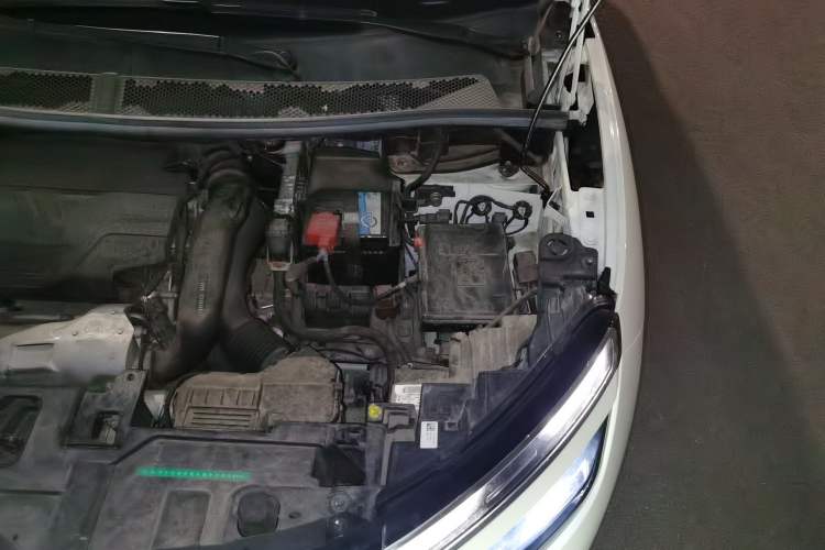 Used Citroen C5 AIRCROSS 2022 400THP Co-Creation Edition Engine Bay Left