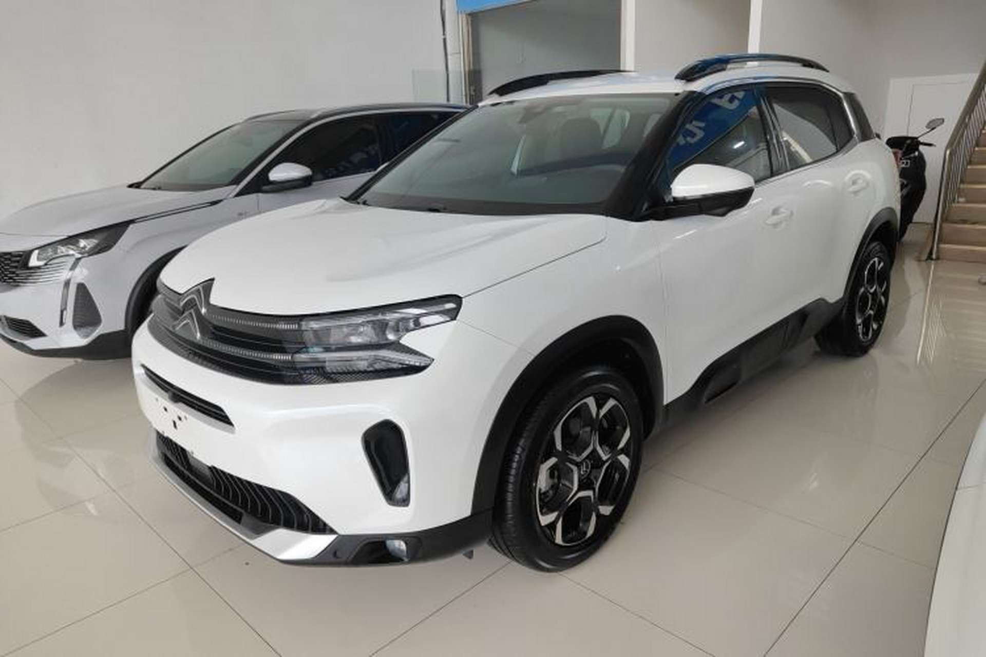 Used Citroen C5 AIRCROSS 2022 Peugeot 308 BEYOND 360THP Edition Front Left 45 Deg