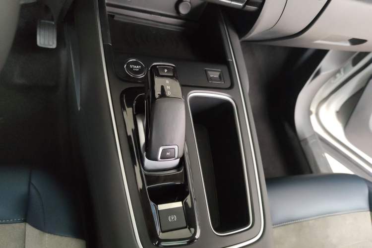 Used Citroen C5 AIRCROSS 2022 Peugeot 400THP Allure BEYOND Edition Gear Lever