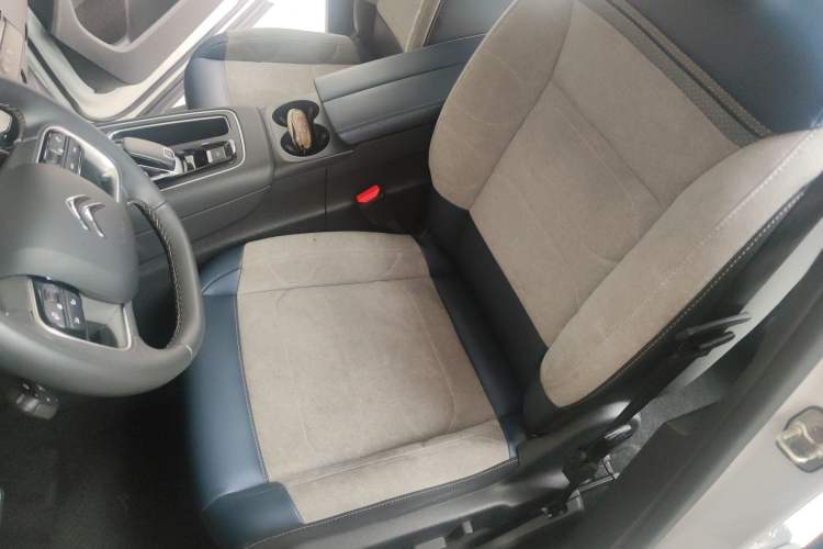 Used Citroen C5 AIRCROSS 2022 Peugeot 400THP Allure BEYOND Edition Interior 3
