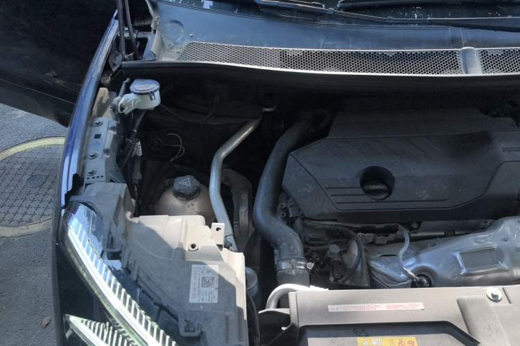 Used Citroen C5 AIRCROSS 2023 400THP Longitudinal Engine Version Engine Bay Right