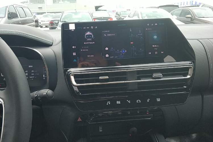 Used Citroen C5 AIRCROSS 2023 360THP Smart Edition Audio And AC Panel