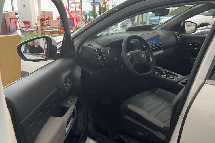 Used Citroen C5 AIRCROSS 2023 360THP Smart Edition Interior 2