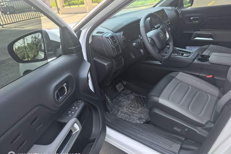 Used Citroen C5 AIRCROSS 2023 360THP Smart Edition Interior 3