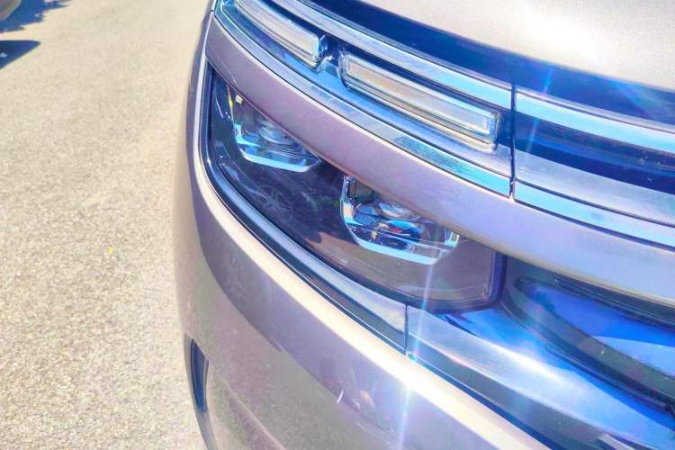 Used Citroen C5 AIRCROSS New Energy 2020 1.6T Four-Wheel Drive Plug-in Hybrid Luxury Model Right Front Headlight