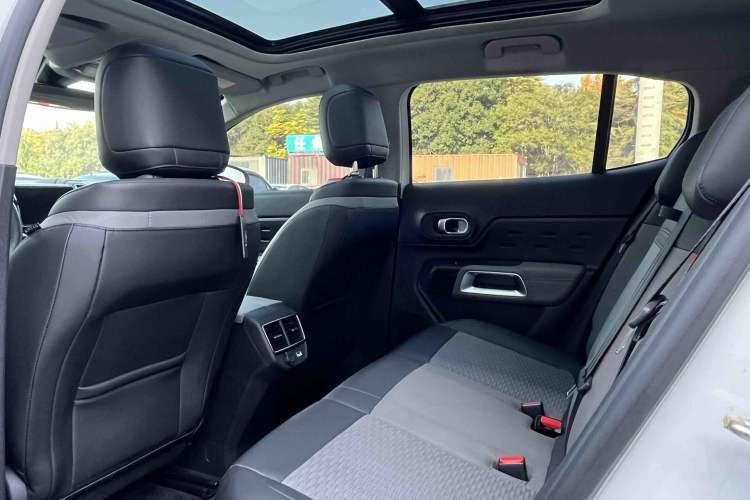 Used Citroen C5 AIRCROSS New Energy 2020 1.6T All-Wheel-Drive Plug-in Hybrid Enjoyment Version Interior 2