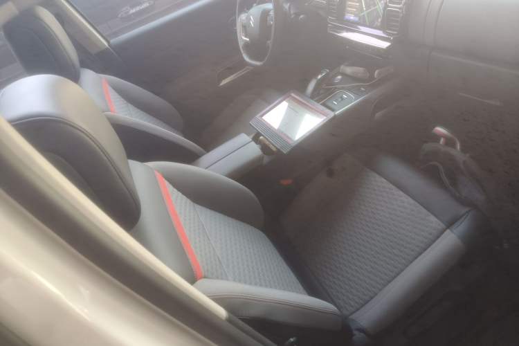 Used Citroen C5 AIRCROSS New Energy 2020 1.6T All-Wheel-Drive Plug-in Hybrid Enjoyment Version Right Front Seat