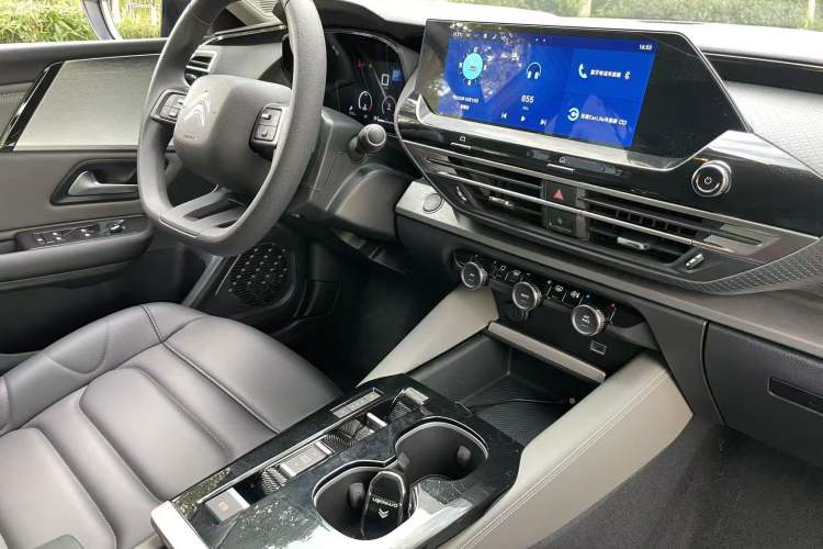 Used Citroen C5 X 2025 Model 1.6T Overseas Edition Interior 12
