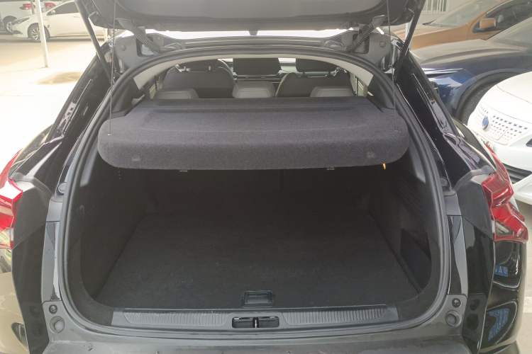 Used Citroen C5 X 2021 1.6T Impressive Edition Trunk