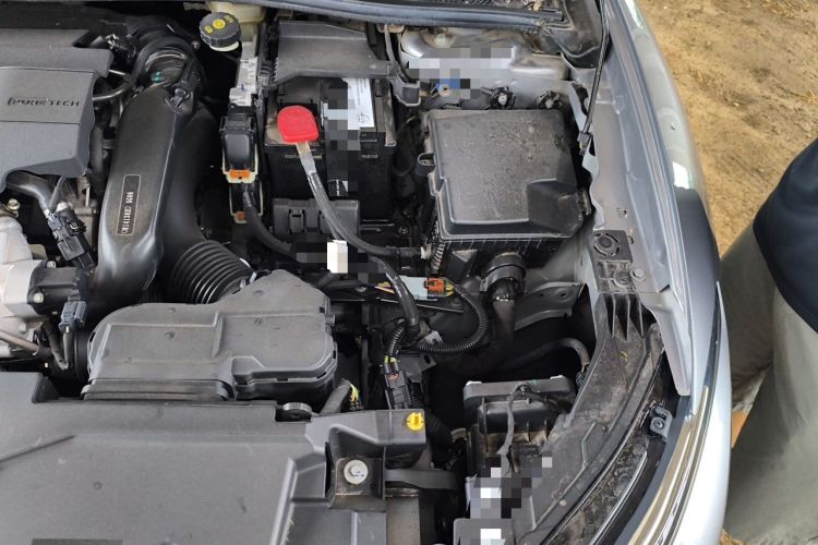 Used Citroen C5 X 2021 1.6T Enjoy the Extraordinary Engine Bay Left