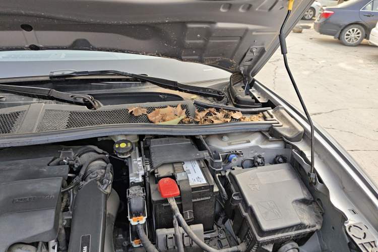 Used Citroen C5 X 2021 1.6T Enjoy the Extraordinary Engine Bay Left