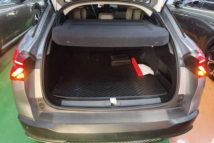 Used Citroen C5 X 2021 1.6T Impressive Edition Trunk