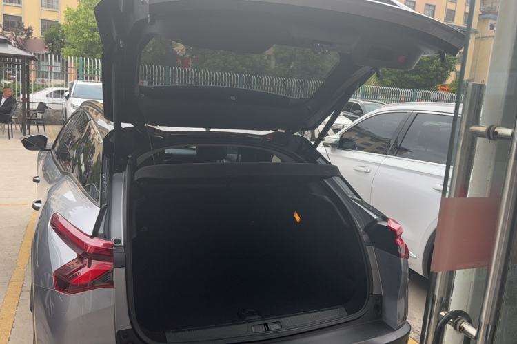 Used Citroen C5 X 2021 1.6T Impressive Edition Trunk