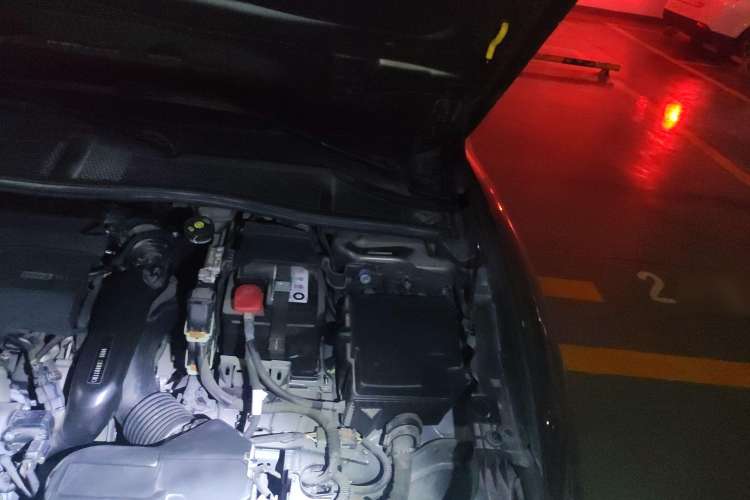 Used Citroen C5 X 2021 1.6T Enjoy the Extraordinary Engine Bay Left