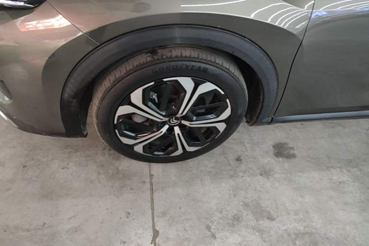 Used Citroen C5 X 2021 1.6T Flagship Edition Left Front Wheel Hub