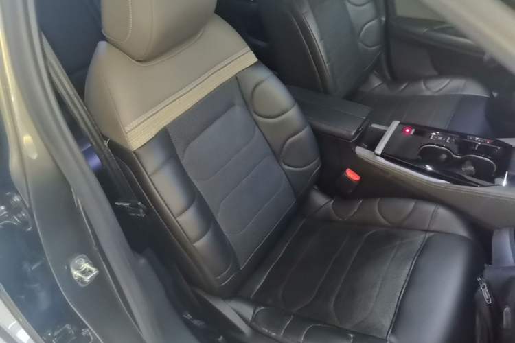 Used Citroen C5 X 2021 1.6T Ignite the Extraordinary Right Front Seat