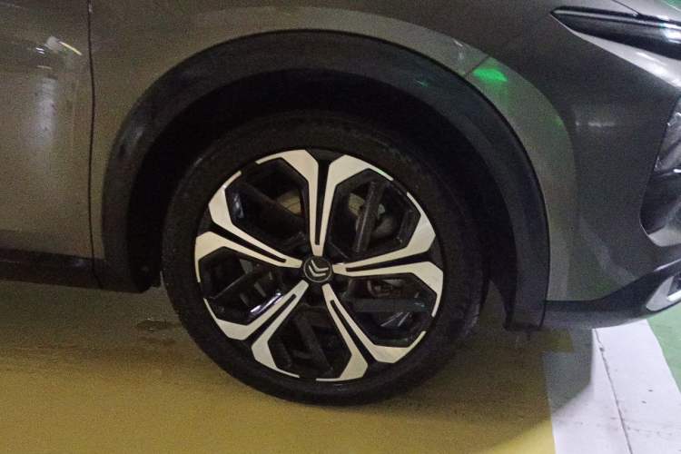 Used Citroen C5 X 2021 1.6T Impressive Edition Right Front Wheel Hub
