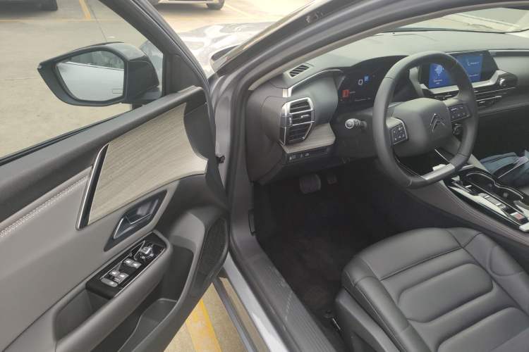 Used Citroen C5 X 2021 1.6T Enjoy the Extraordinary Driver Seat