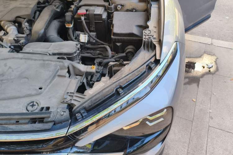 Used Citroen C5 X 2021 1.6T Enjoy the Extraordinary Engine Bay Left