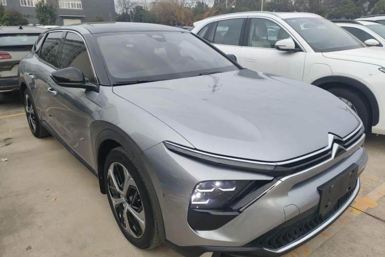 Used Citroen C5 X 2021 1.6T Enjoy the Extraordinary Front Right 45 Deg