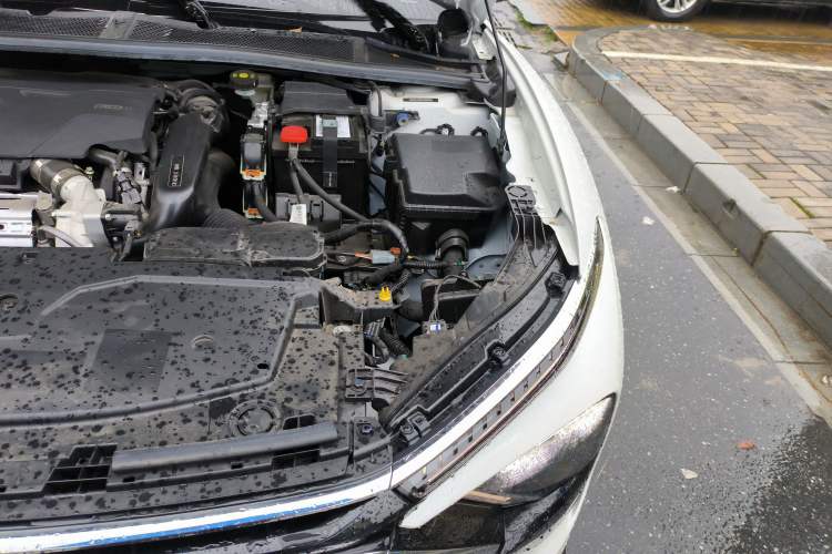 Used Citroen C5 X 2021 1.6T Enjoy the Extraordinary Engine Bay Left